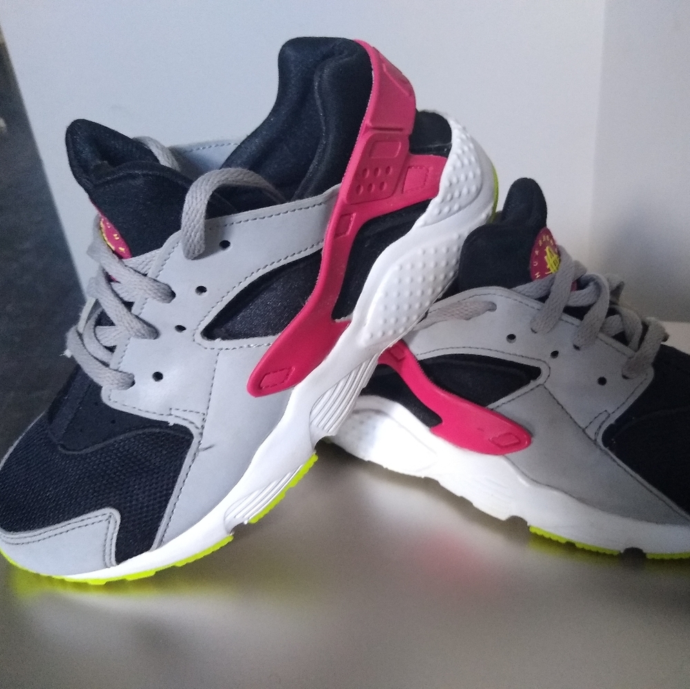 Boys Nike Huarache/Size 2.5